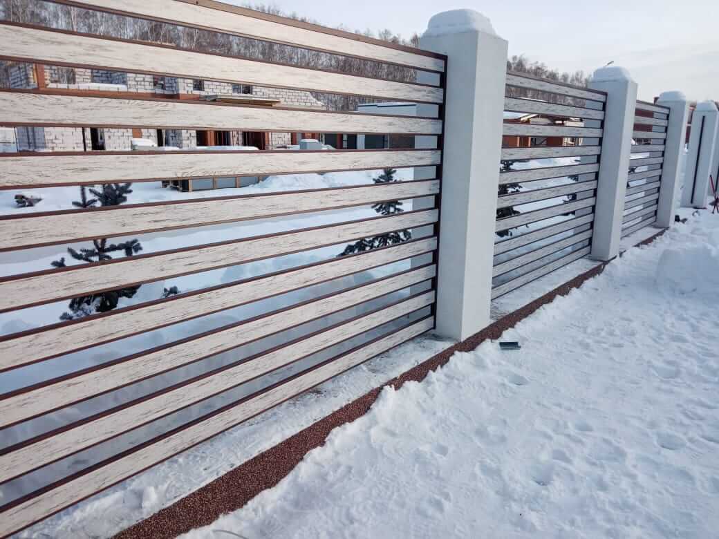 забор-ранчо из металлопланкена 130м каштан красный + беленый дуб фото1 в Киржаче