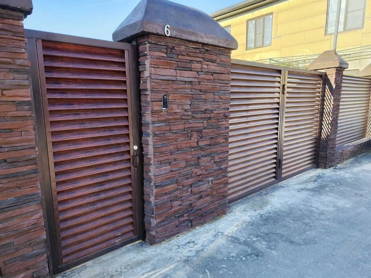 Забор с ламелями Еврожалюзи 43м Красный Каштан Printech в Киржаче