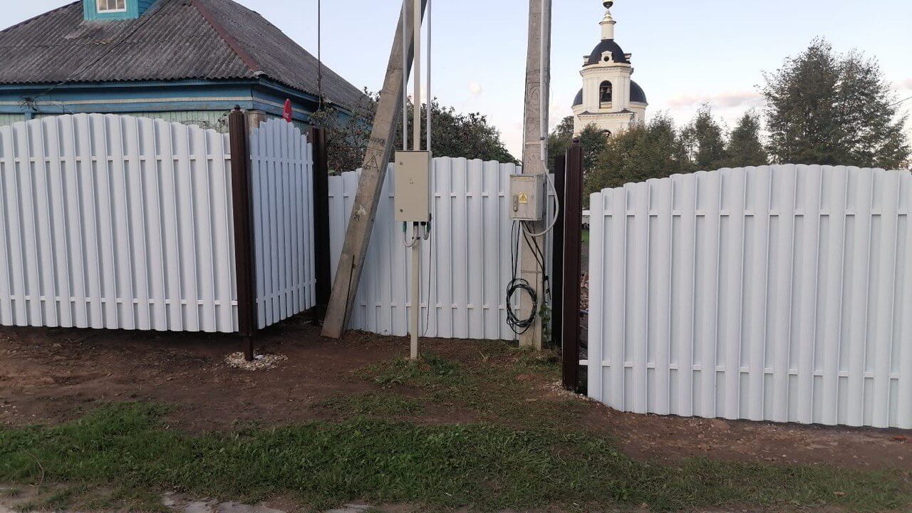 Забор из евроштакетника 24м RAL9003/9003 Белый двухсторонний фото 3 в Киржаче