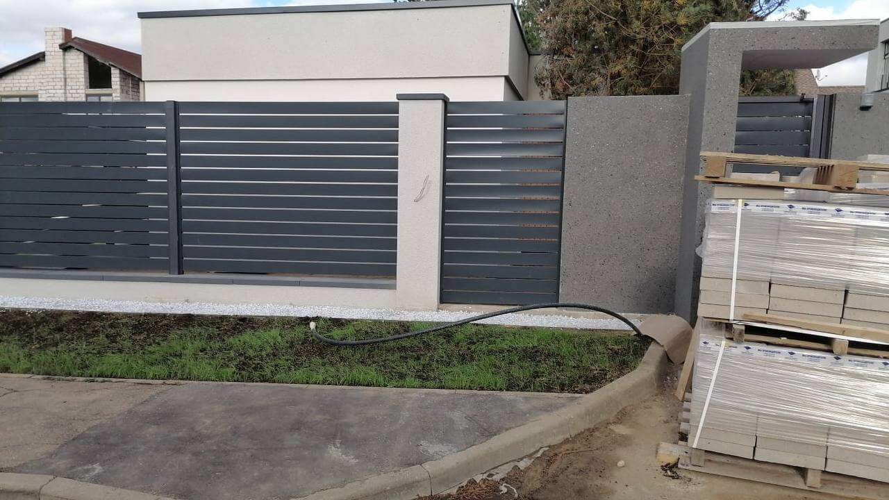 Забор-ранчо из металлопланкена 36м RAL7024 Серый Графит фото 8 в Киржаче