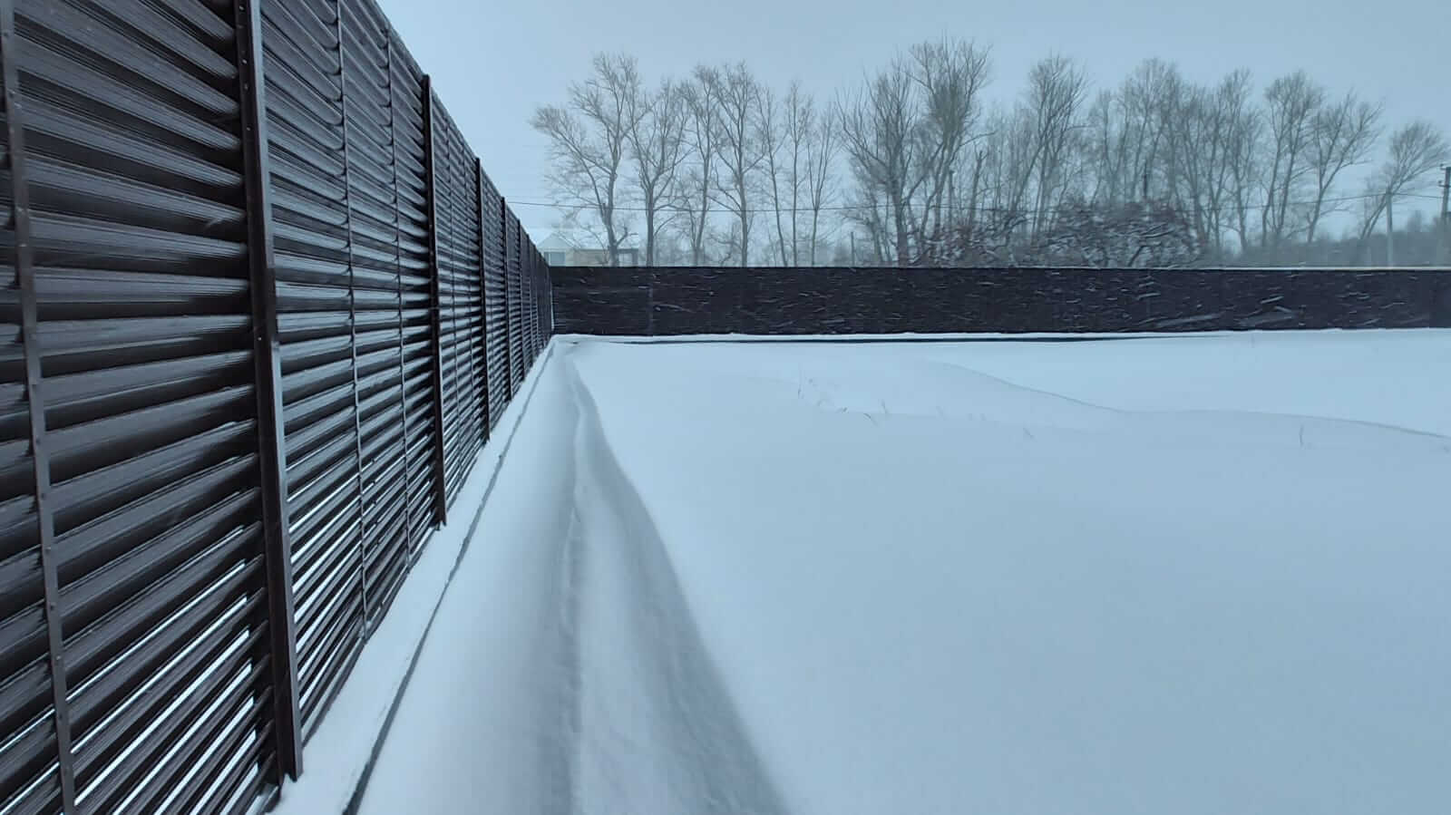 Забор из ламелей Еврожалюзи 108м RAL8017/8017 Шоколад двусторонний фото 1 в Киржаче