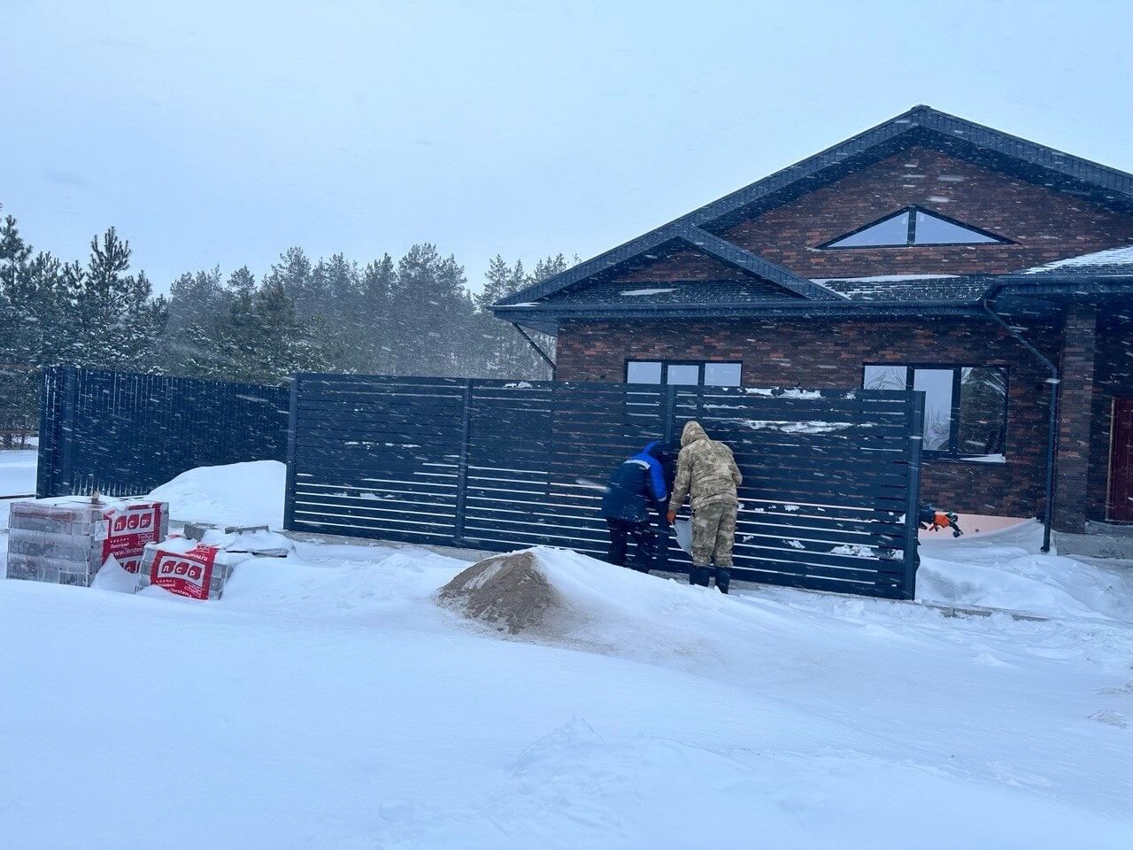 Забор-ранчо из металлопланкена 26м RAL7024 Серый Графит МАТТЕ фото 1 в Киржаче