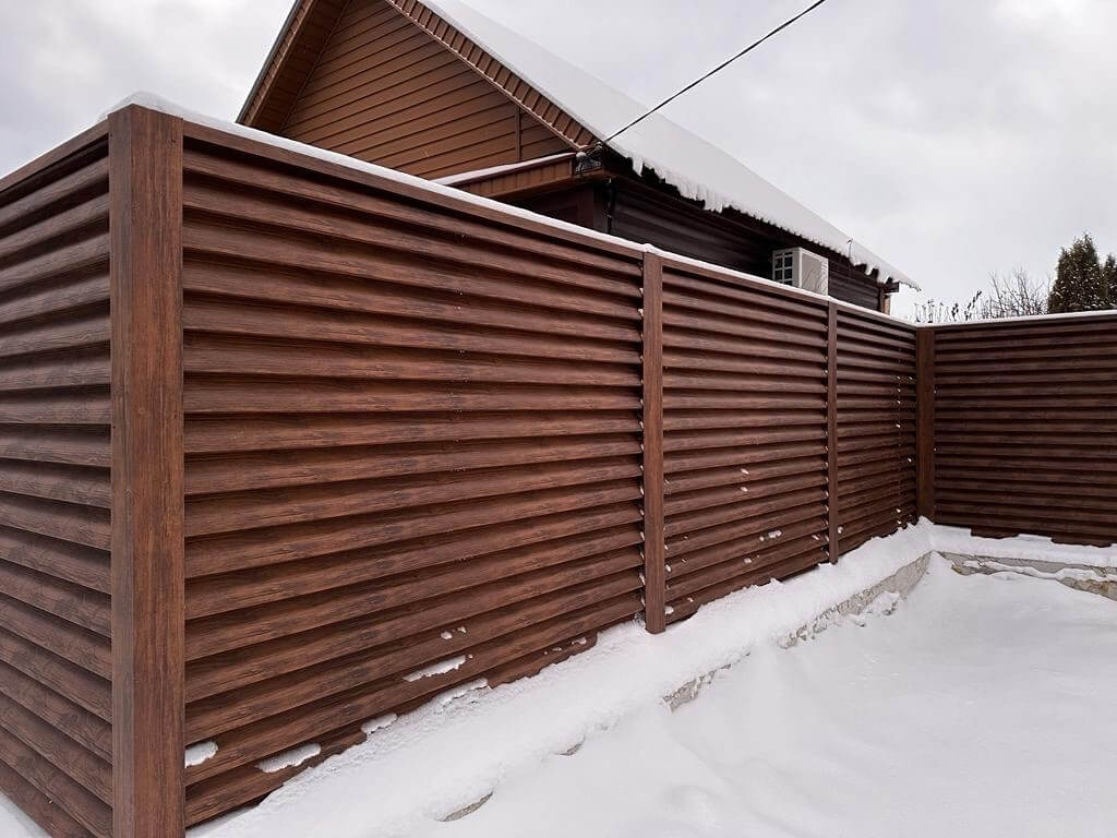 Забор-жалюзи из ламелей еврожалюзи 43м Каштан Printech фото 5 в Киржаче