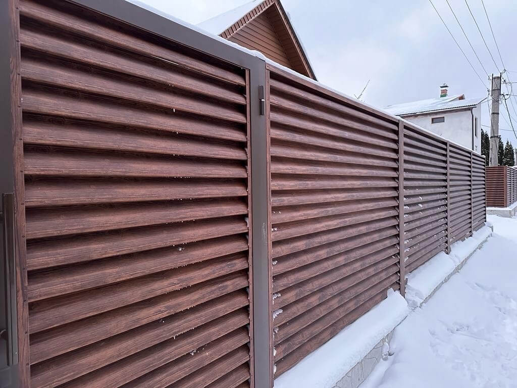 Забор-жалюзи из ламелей еврожалюзи 43м Каштан Printech фото 3 в Киржаче