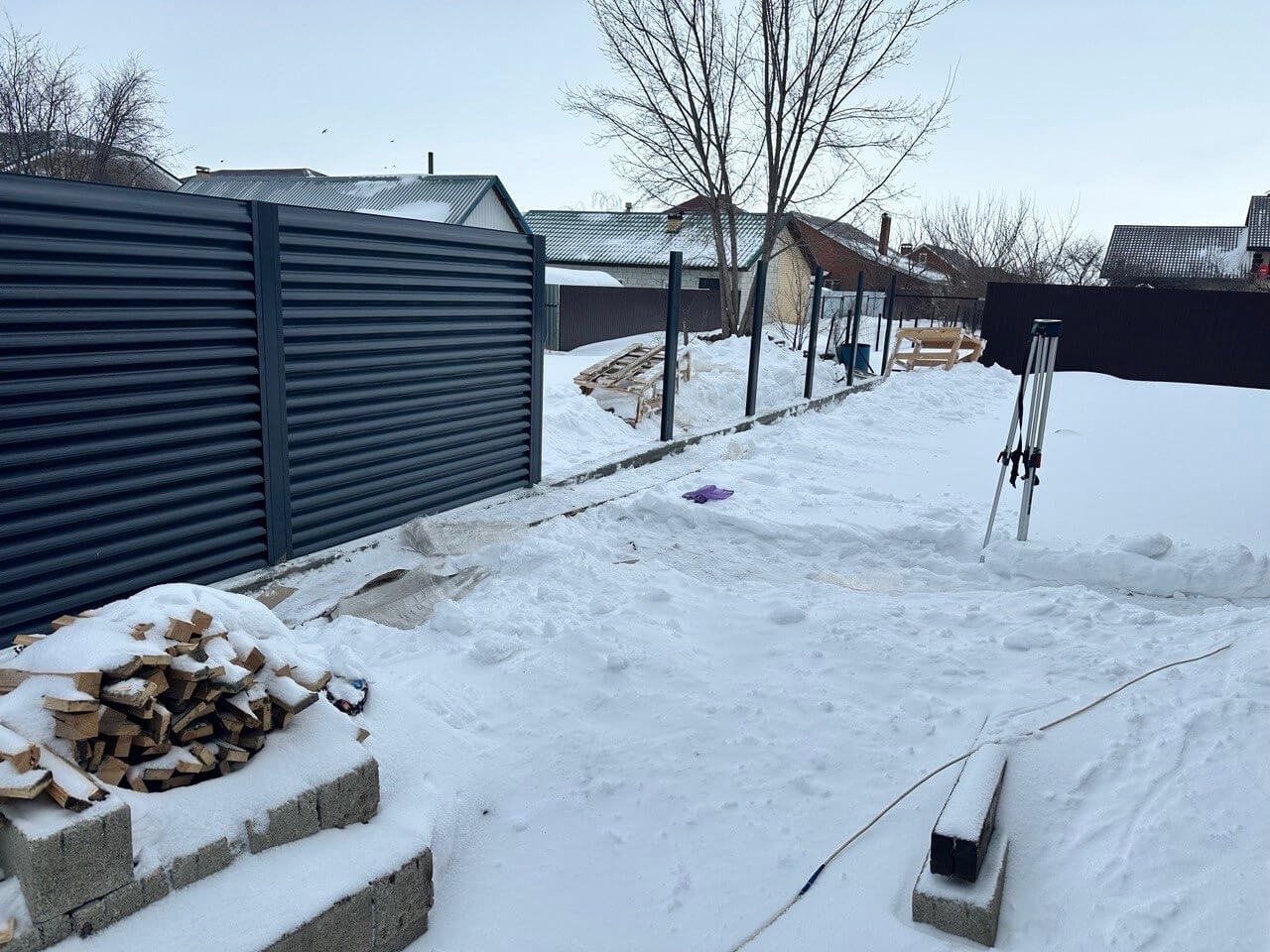 Забор-жалюзи из ламелей Еврожалюзи 32м RAL7024/7024 Серый Графит двусторонний фото 3 в Киржаче