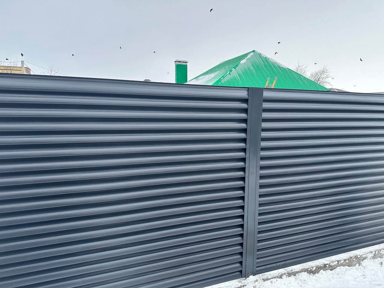 Забор-жалюзи из ламелей Еврожалюзи 32м RAL7024/7024 Серый Графит двусторонний в Киржаче