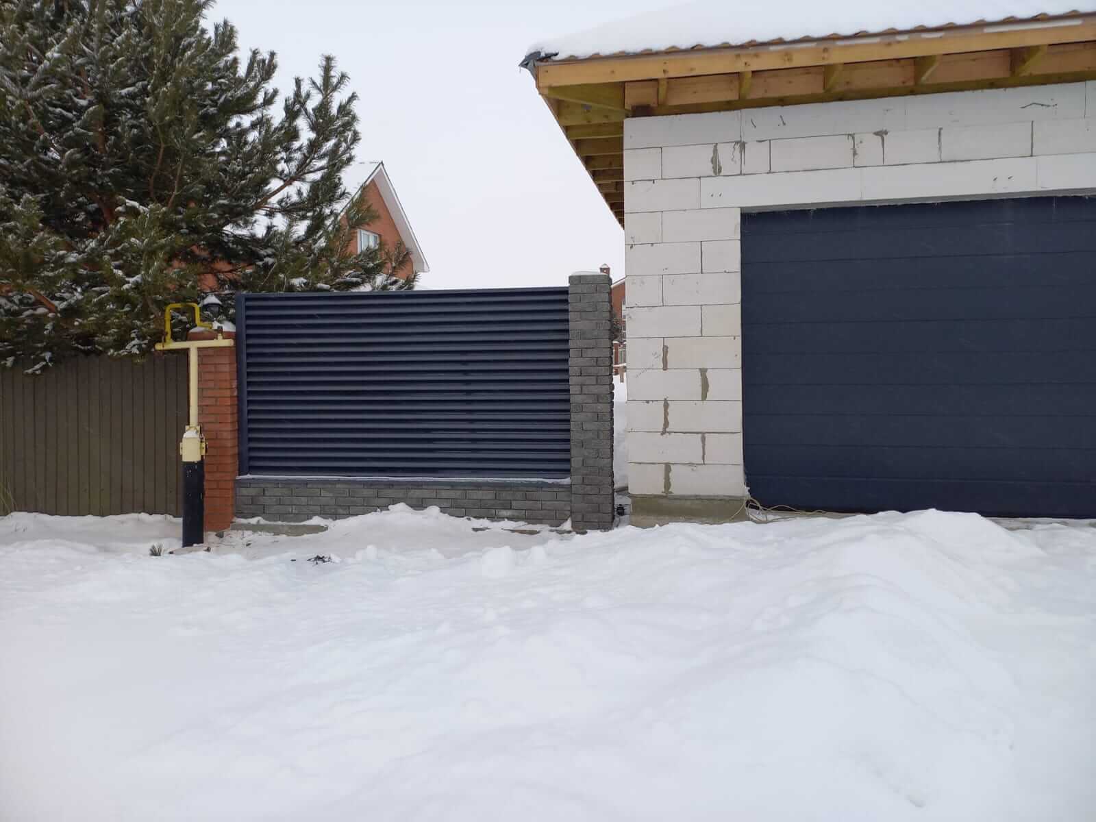 Забор из ламелей еврожалюзи 41м RAL7024/7024 Серый Графит двусторонний фото 1 в Киржаче