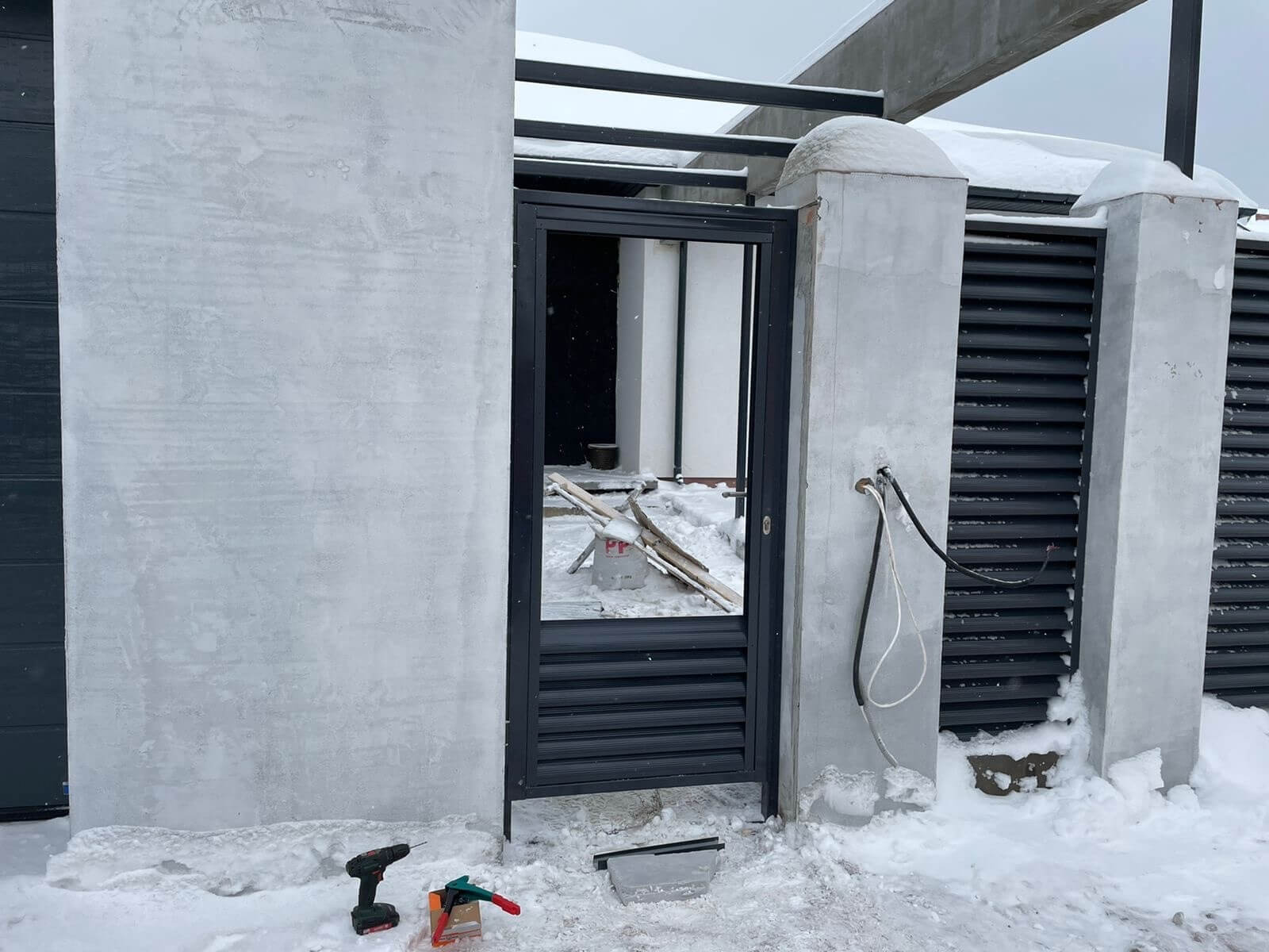 Забор из ламелей еврожалюзи 28м RAL7024/7024 Серый Графит двусторонний фото 2 в Киржаче