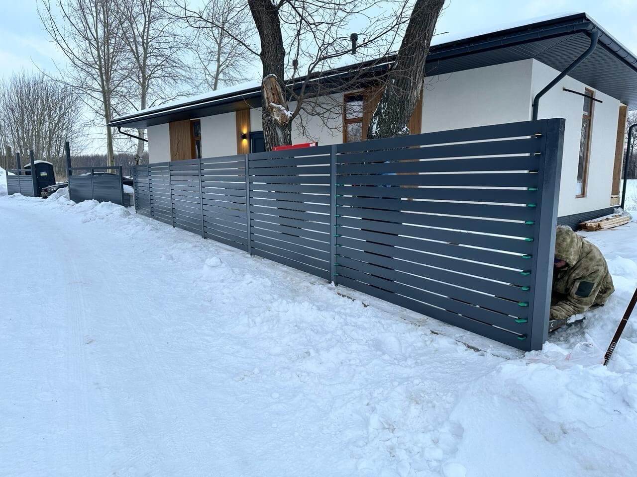 Забор-ранчо из металлопланкена 37м RAL7024 Серый Графит фото 3 в Киржаче