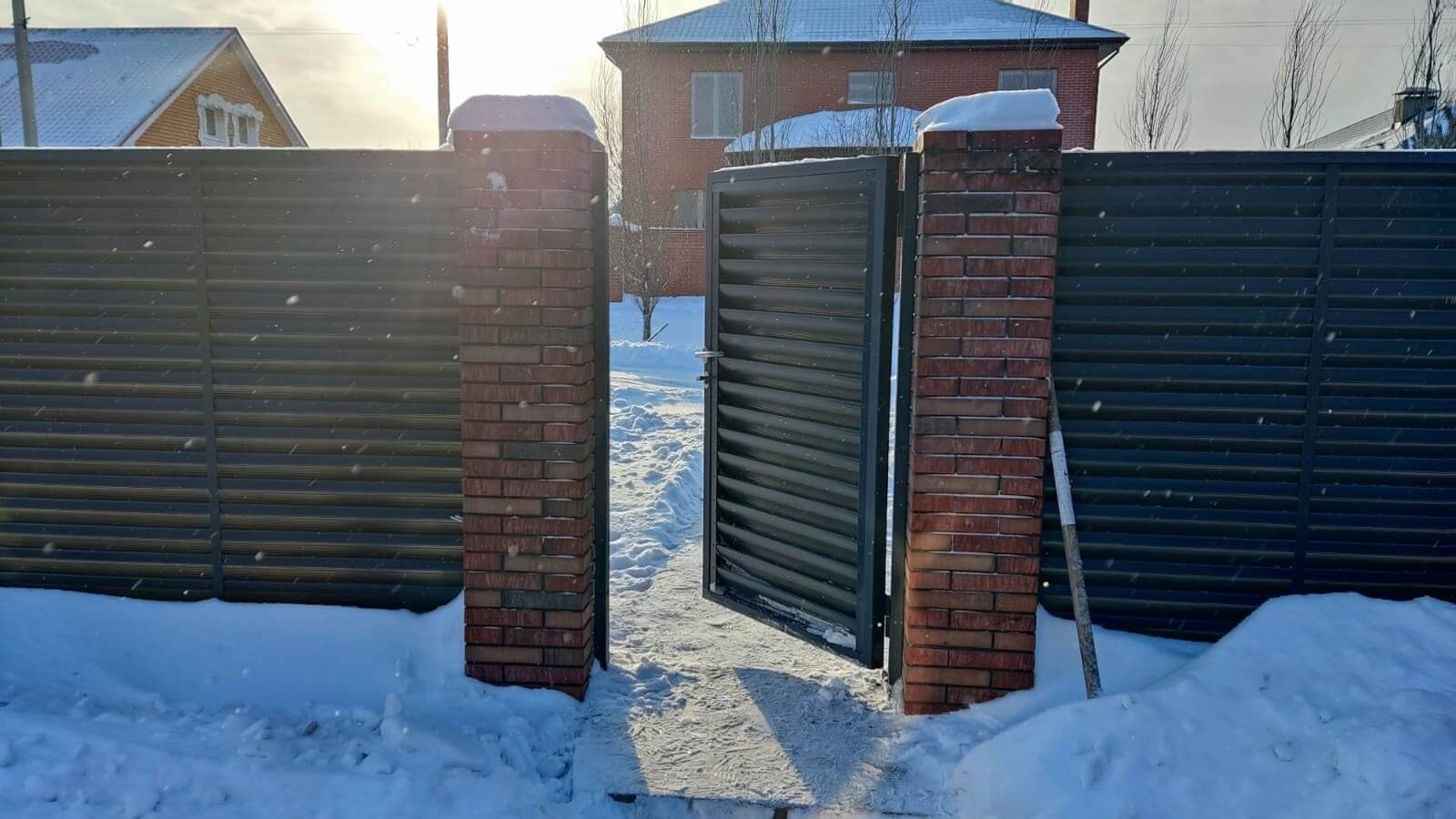 Забор-жалюзи с ламелями еврожалюзи 34м RAL7024/7024 Серый Графит двусторонний фото 3 в Киржаче