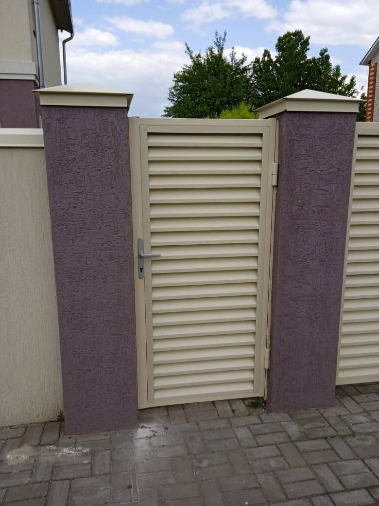 Забор-жалюзи с ламелями ЭКО-Z 10м RAL1015 Слоновая Кость фото 3 в Киржаче