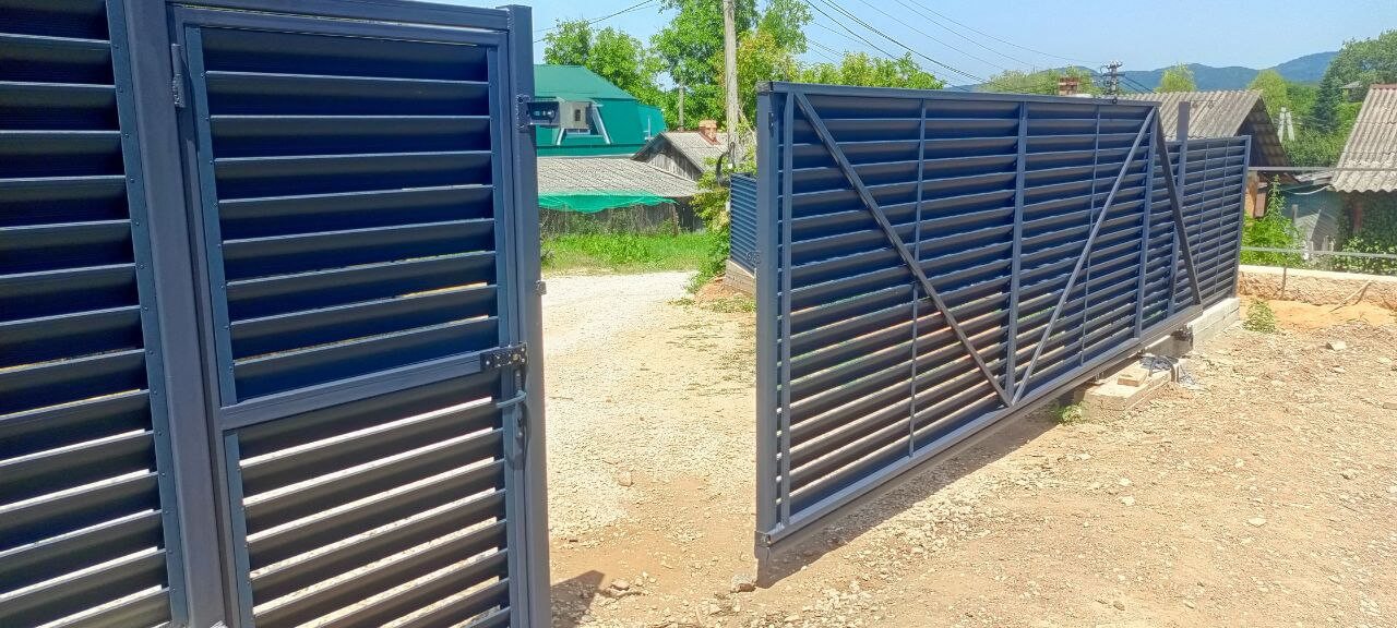 Забор-жалюзи из ламелей Еврожалюзи 53м RAL7024 Серый Графит МАТТЕ фото 16 в Киржаче