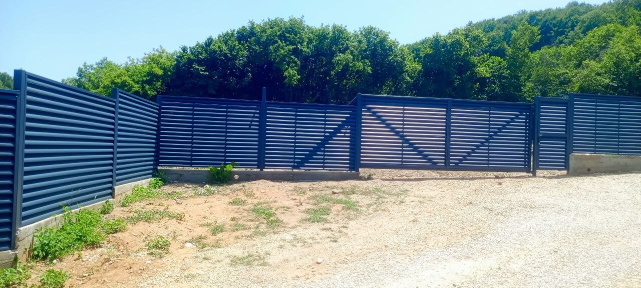Забор-жалюзи из ламелей Еврожалюзи 53м RAL7024 Серый Графит МАТТЕ фото 7 в Киржаче