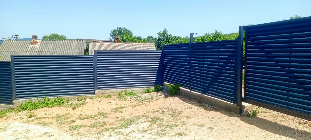 Забор-жалюзи из ламелей Еврожалюзи 53м RAL7024 Серый Графит МАТТЕ фото 4 в Киржаче