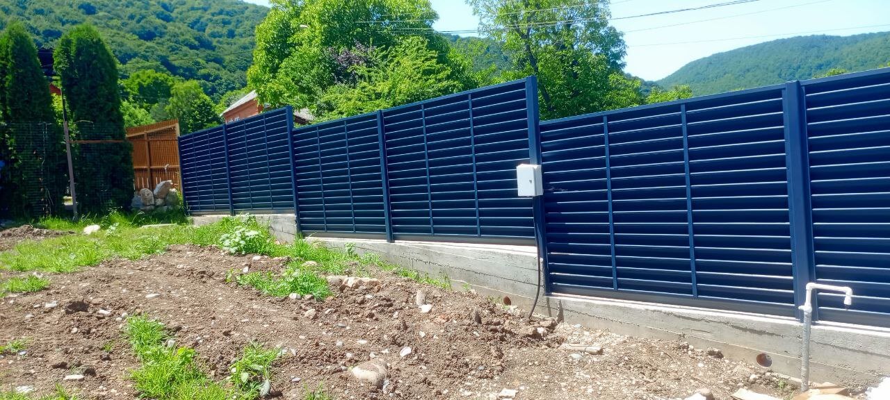 Забор-жалюзи из ламелей Еврожалюзи 53м RAL7024 Серый Графит МАТТЕ фото 3 в Киржаче