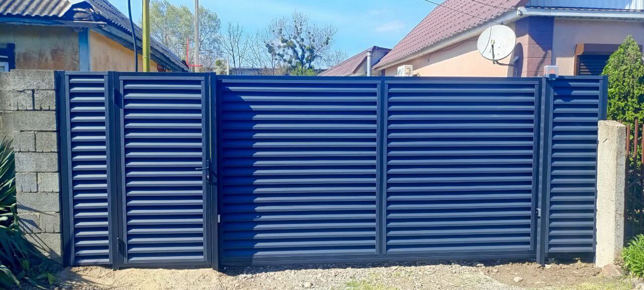 Забор-жалюзи из ламелей Еврожалюзи 53м RAL7024 Серый Графит МАТТЕ фото 1 в Киржаче