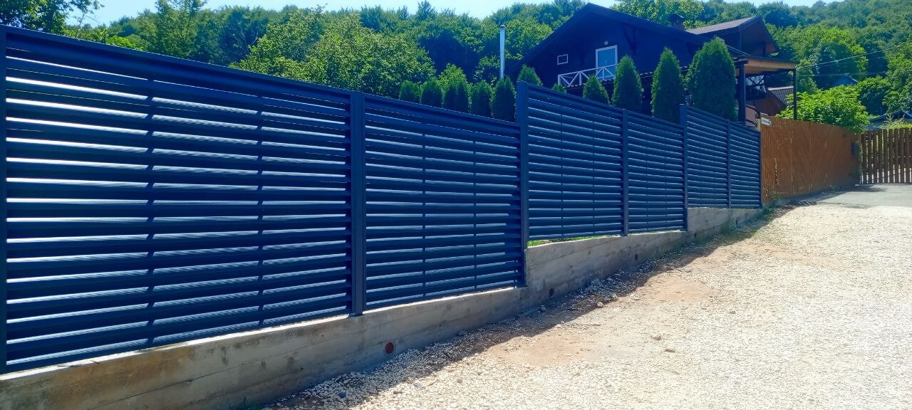 Забор-жалюзи из ламелей Еврожалюзи 53м RAL7024 Серый Графит МАТТЕ фото 12 в Киржаче