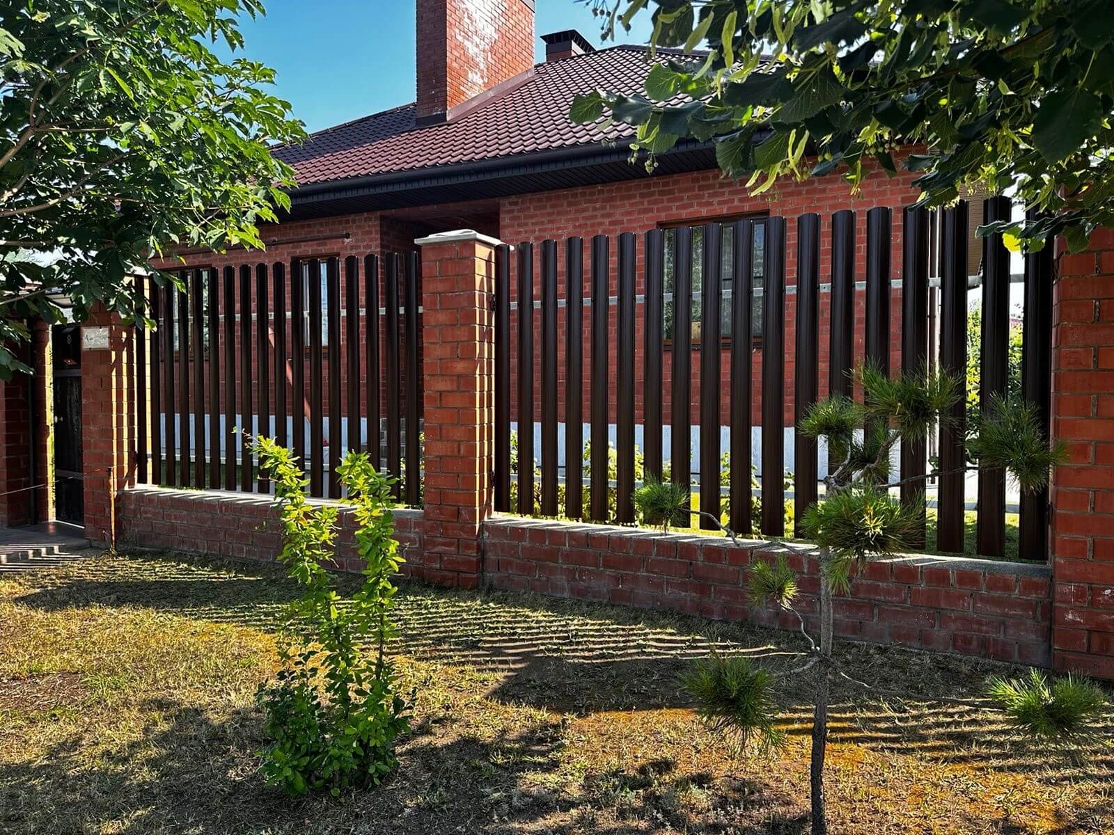 Забор из евроштакетника 34м RAL8017 Шоколад в Киржаче
