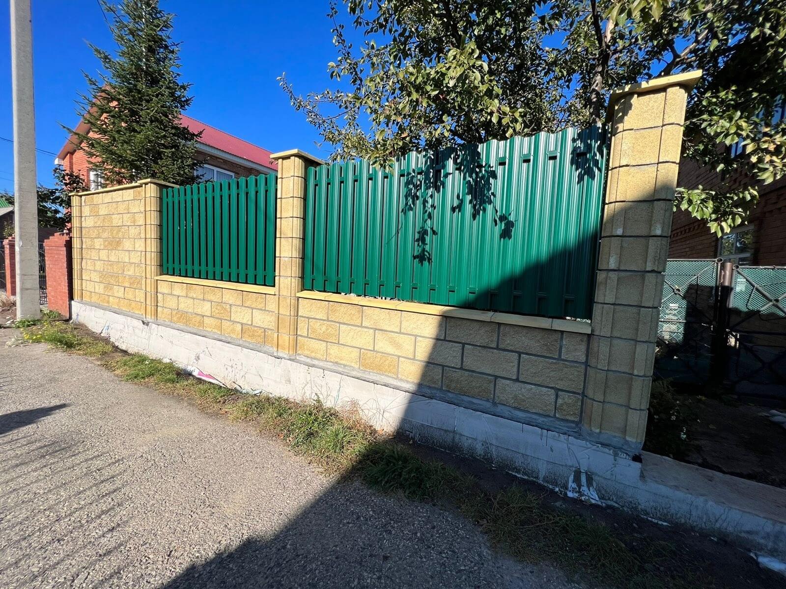 Забор из евроштакетника 22м RAL6005/6005 Зеленый Мох двусторонний фото 4 в Киржаче