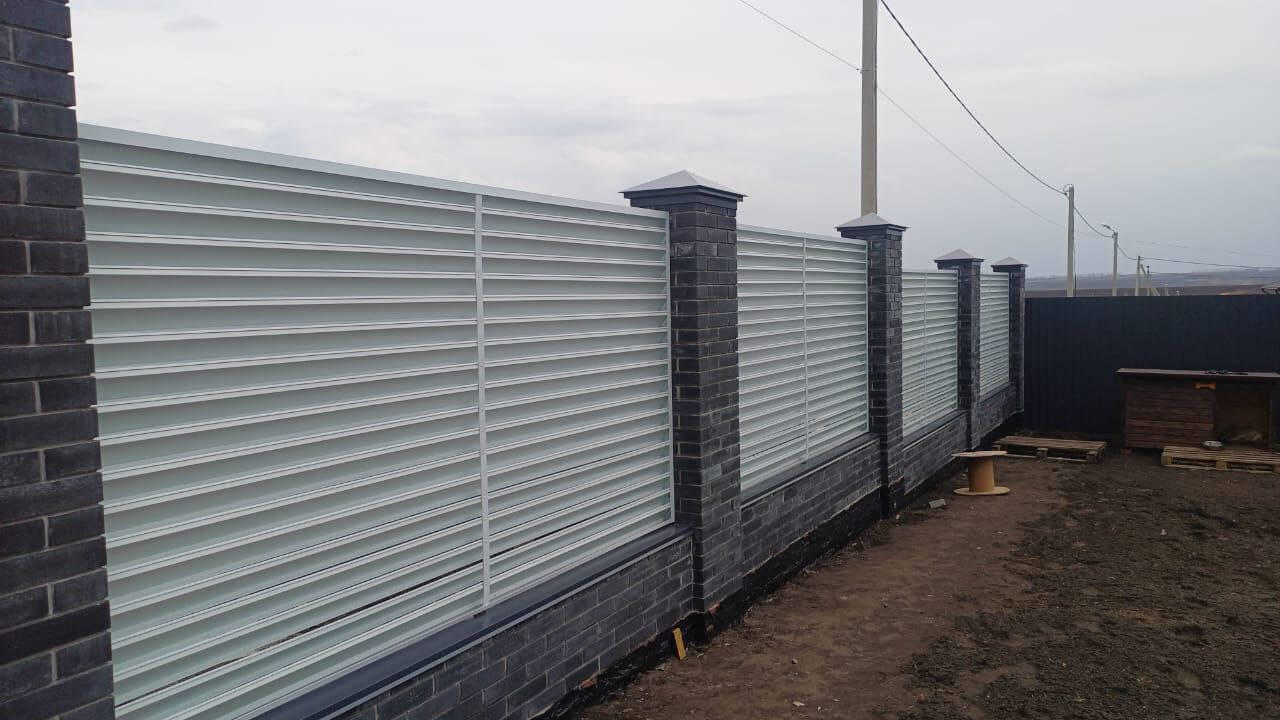 Забор-жалюзи из ламелей ЭКО-Z 94м RAL9003/9003 Белый двусторонний фото 1 в Киржаче