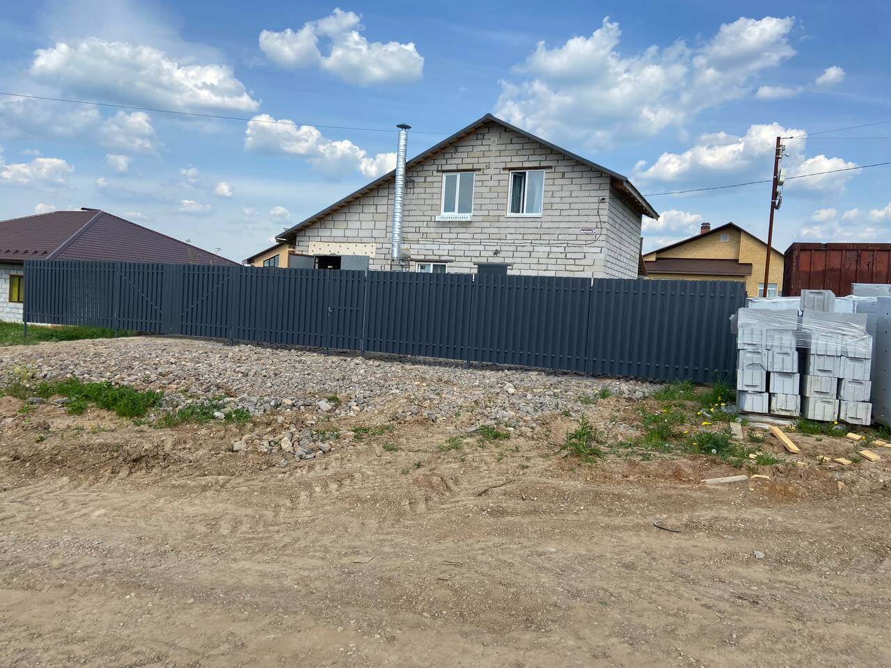 Забор из евроштакетника 16м RAL7024 Серый Графит фото 6 в Киржаче