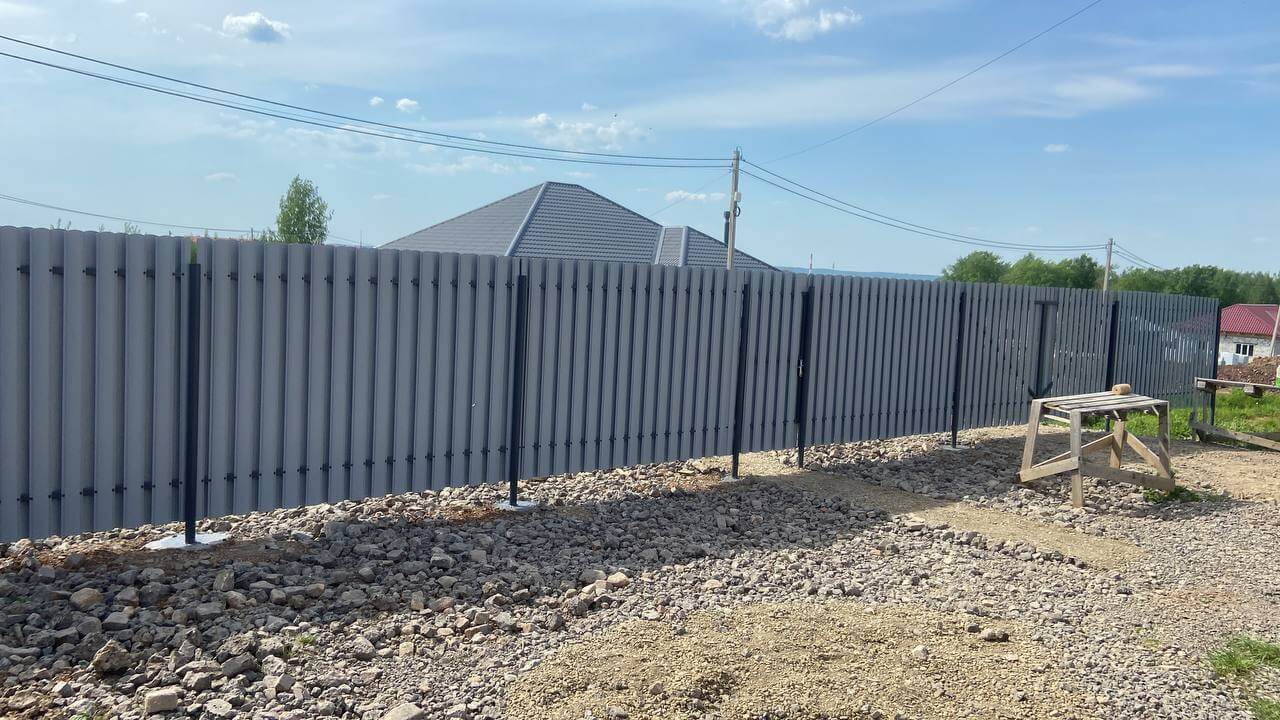 Забор из евроштакетника 16м RAL7024 Серый Графит фото 2 в Киржаче
