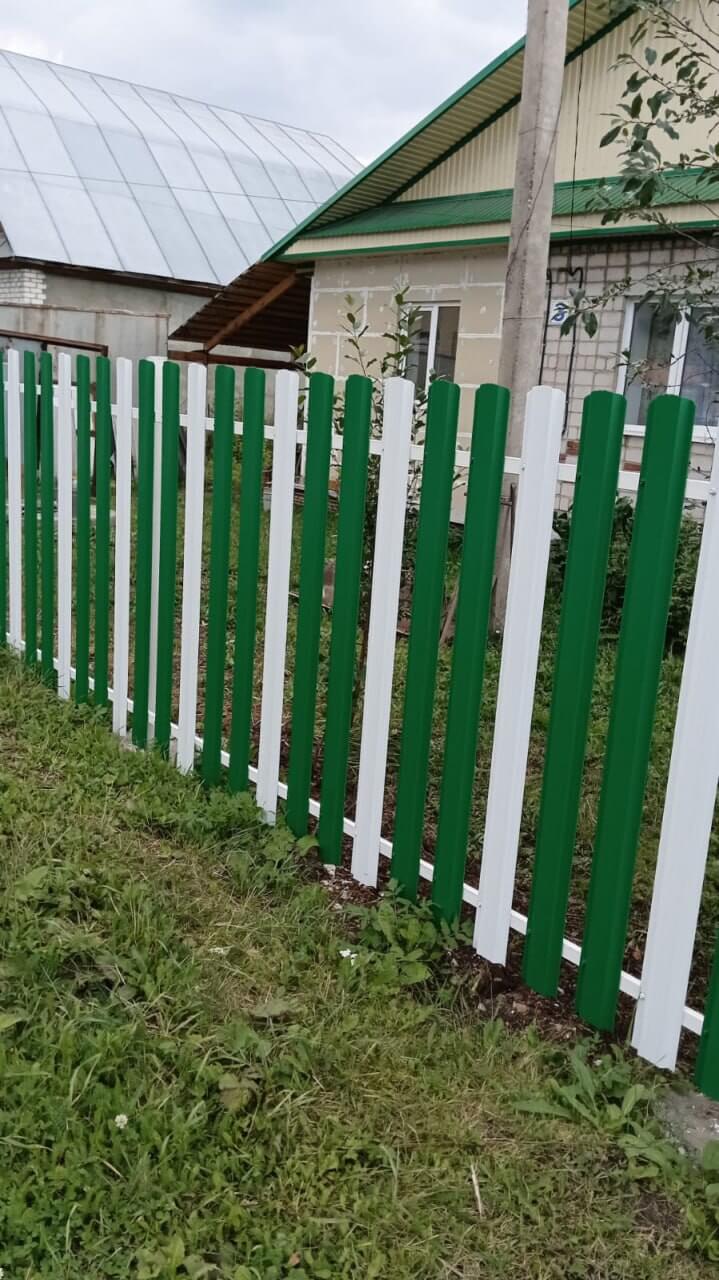 Забор из евроштакетника 10м RAL9003 Белый, RAL6029 Зеленая Мята фото 2 в Киржаче