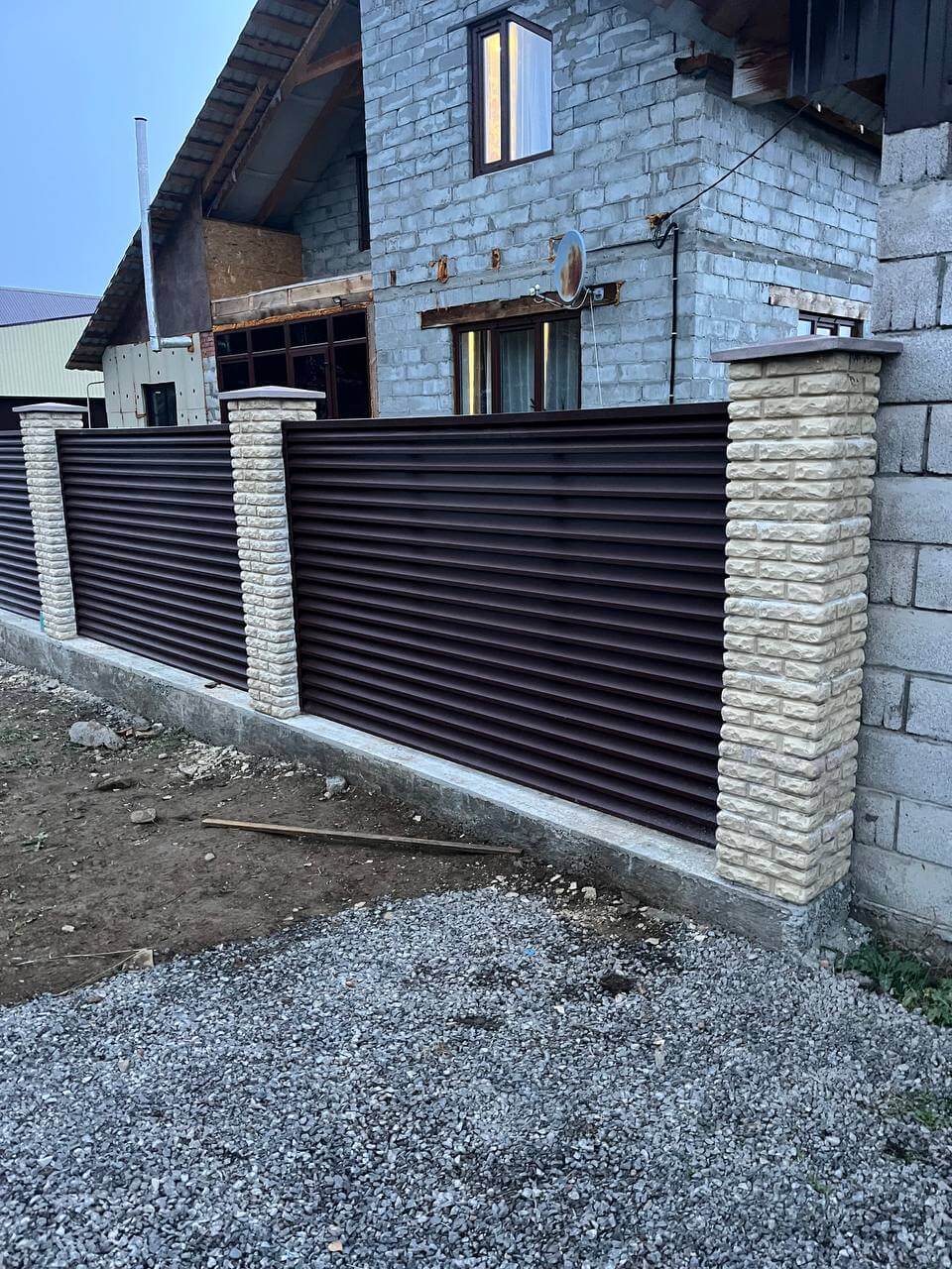 Забор-жалюзи из ламелей ЭКО-Z 18м RAL8017/8017 Шоколад двусторонний фото 2 в Киржаче