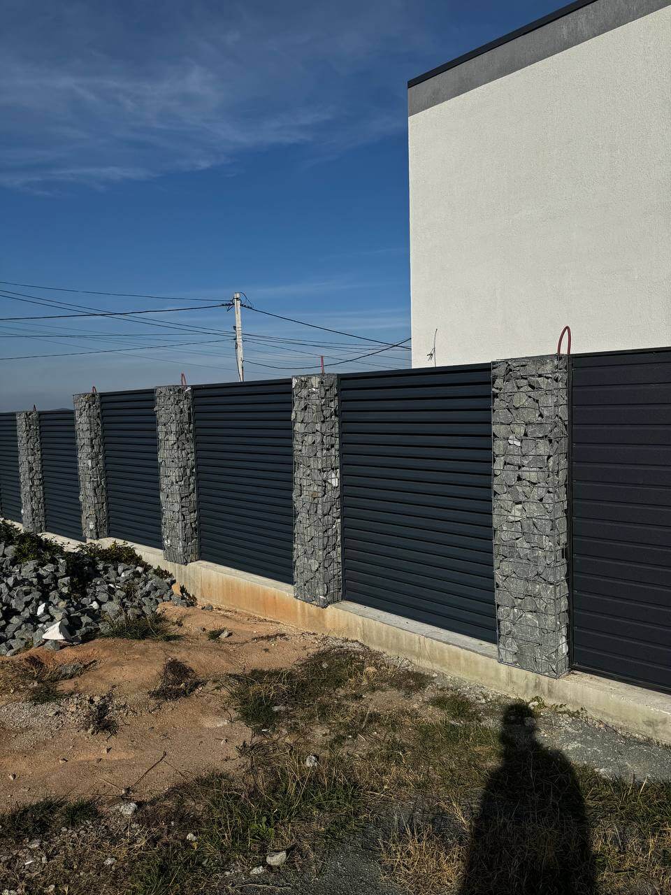 Забор-жалюзи из ламелей ЭКО-Z-US усиленных 36м RAL7024/7024 Серый Графит двусторонний МАТТЕ фото 6 в Киржаче