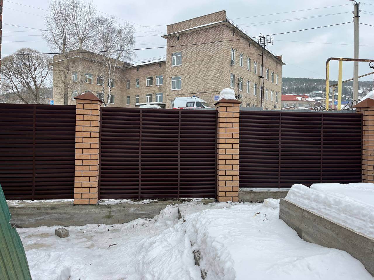 Забор-жалюзи из ламелей ЭКО-Z 87м RAL8017/8017 Шоколад двусторонний МАТТЕ фото 16 в Киржаче