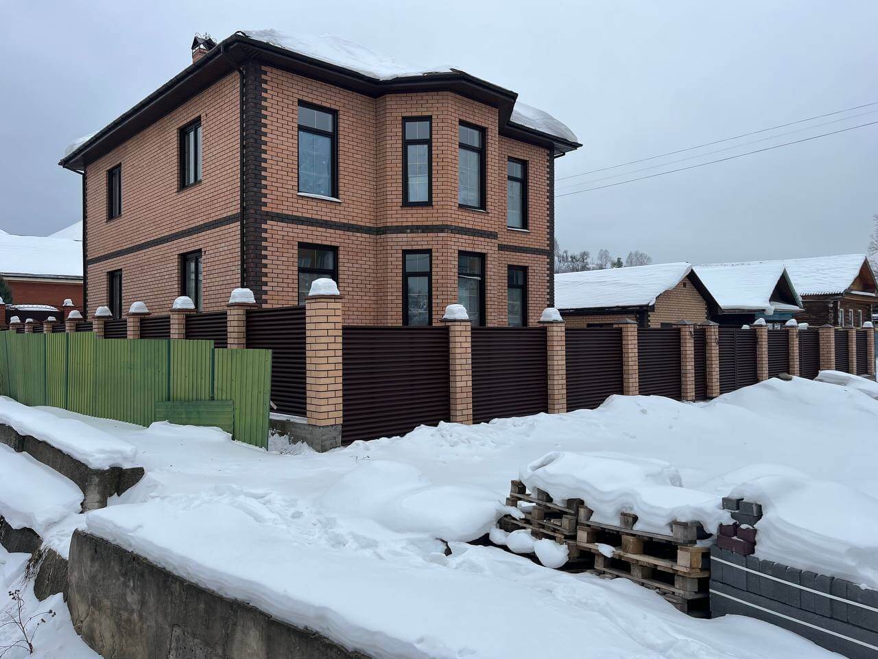 Забор-жалюзи из ламелей ЭКО-Z 87м RAL8017/8017 Шоколад двусторонний МАТТЕ фото 12 в Киржаче