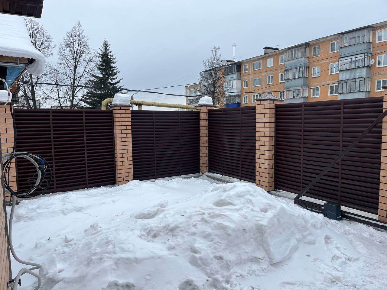 Забор-жалюзи из ламелей ЭКО-Z 87м RAL8017/8017 Шоколад двусторонний МАТТЕ фото 11 в Киржаче