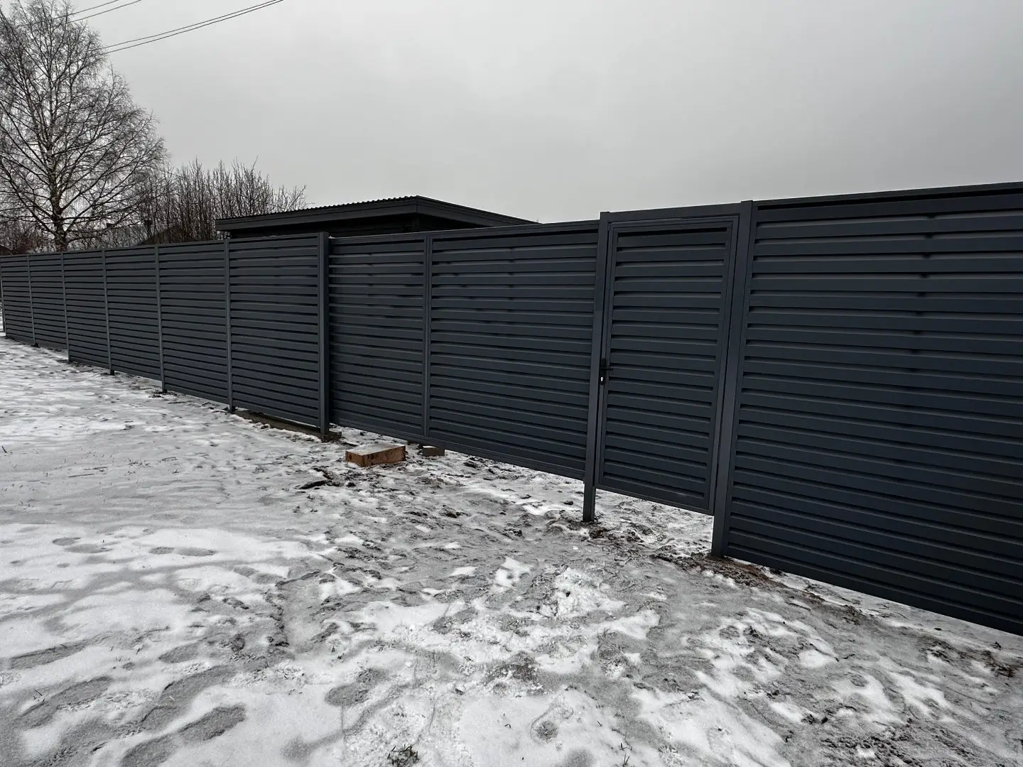 Забор-жалюзи из ламелей Хай-Тек 20м RAL7024/7024 Серый Графит двусторонний МАТТЕ фото 4 в Киржаче