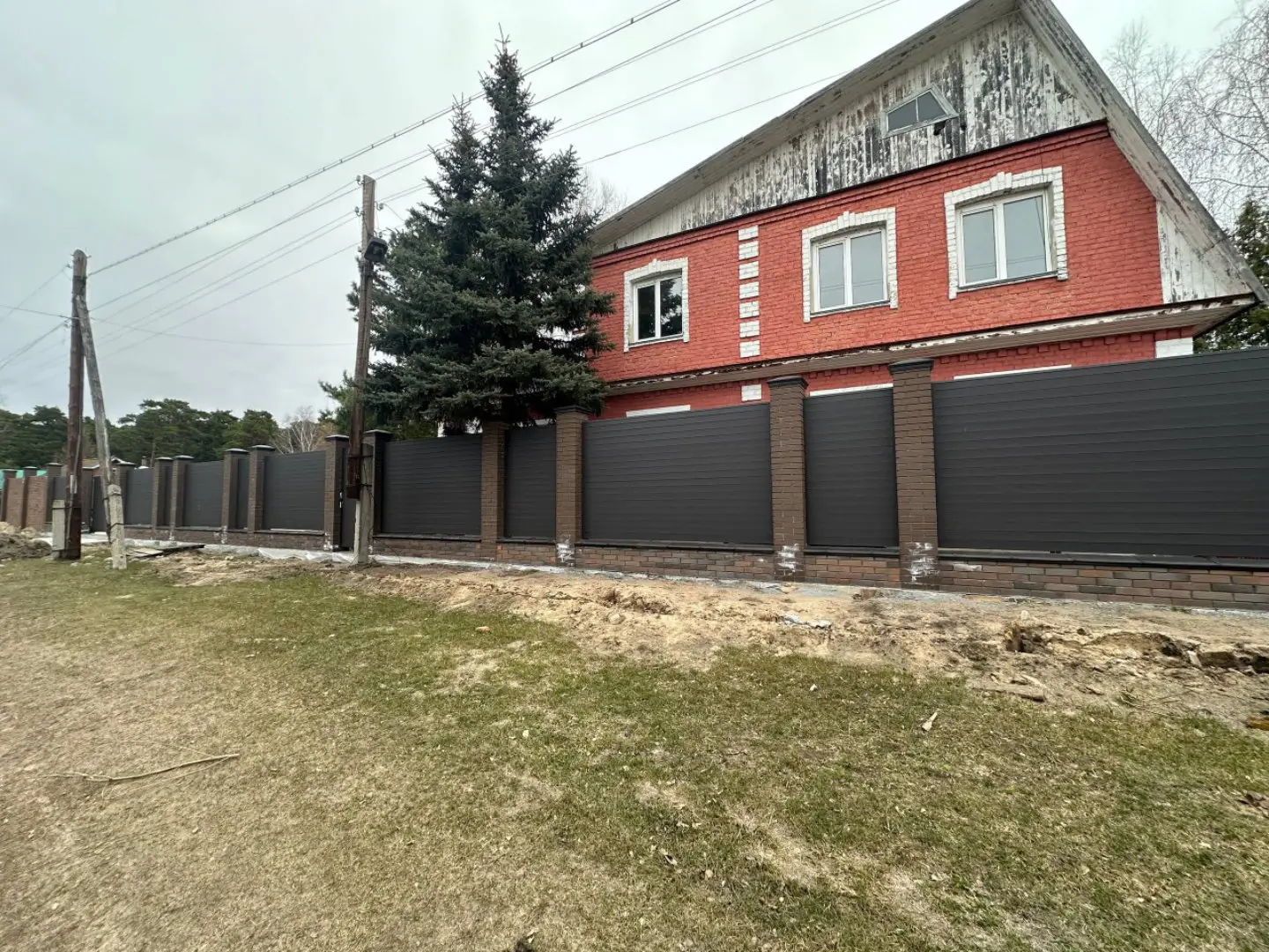 Забор-ранчо из металлического планкена 28м RAL8019 Темный Шоколад МАТТЕ фото 2 в Киржаче